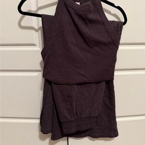 Sleek Black Sleeveless Tank Top for Versatile Style